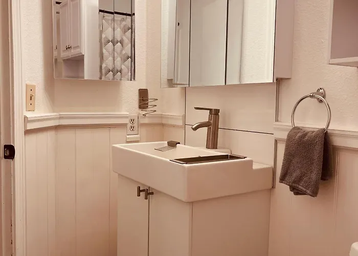 Apartment Peaceful 2-br Retreat In The Heart Of