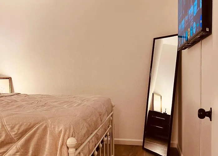 Apartment Peaceful 2-br Retreat In The Heart Of *