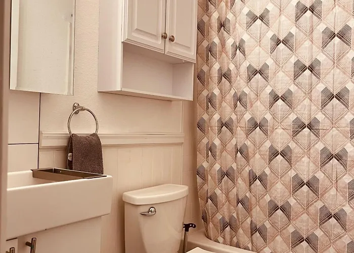 Peaceful 2-br Retreat In The Heart Of Apartment
