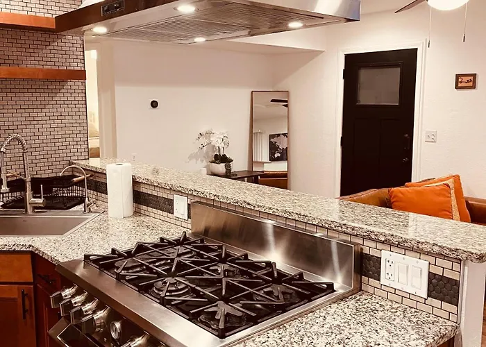 Apartment Peaceful 2-br Retreat In The Heart Of