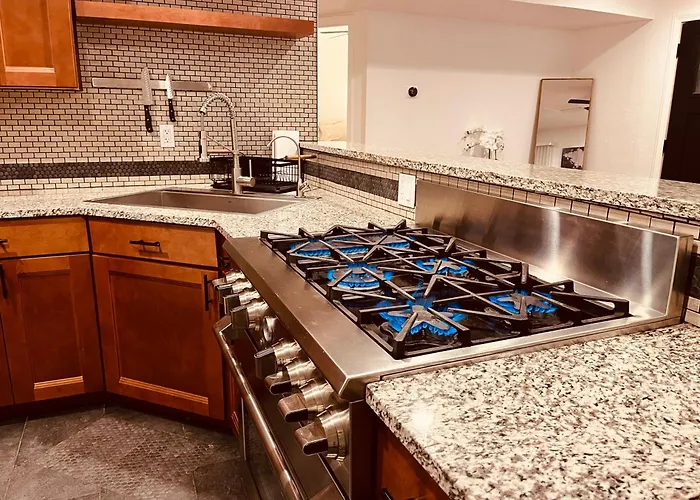 Peaceful 2-br Retreat In The Heart Of Apartment