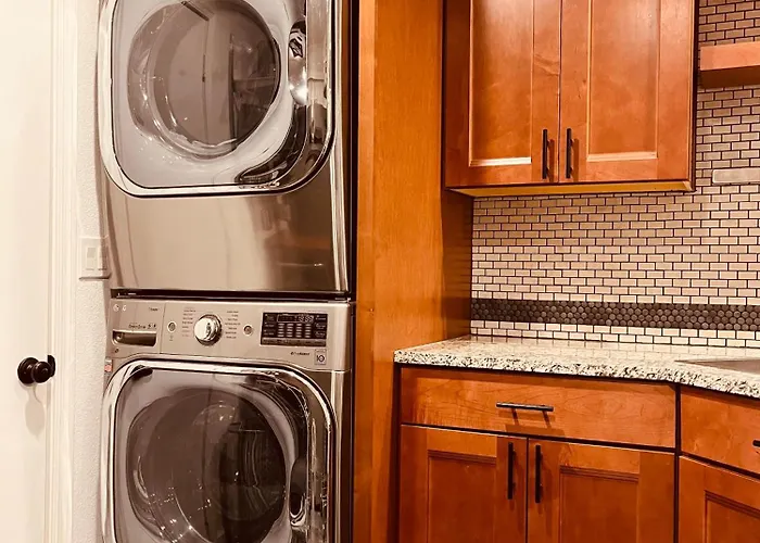 Peaceful 2-br Retreat In The Heart Of Apartment *